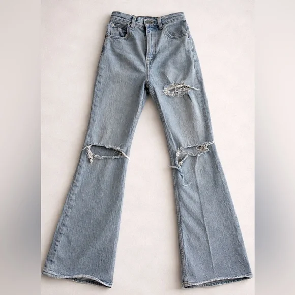 Levi’s 70s High Flare Jeans – Size 23 – High Rise – 29” Inseam - Picture 3 of 4